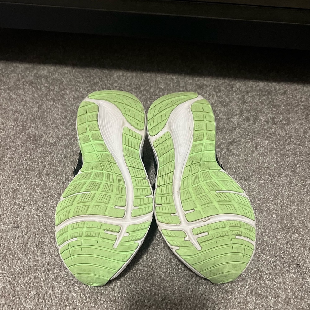 New Balance Black and Pink Sneakers with Green Accents - Picture 3 of 5